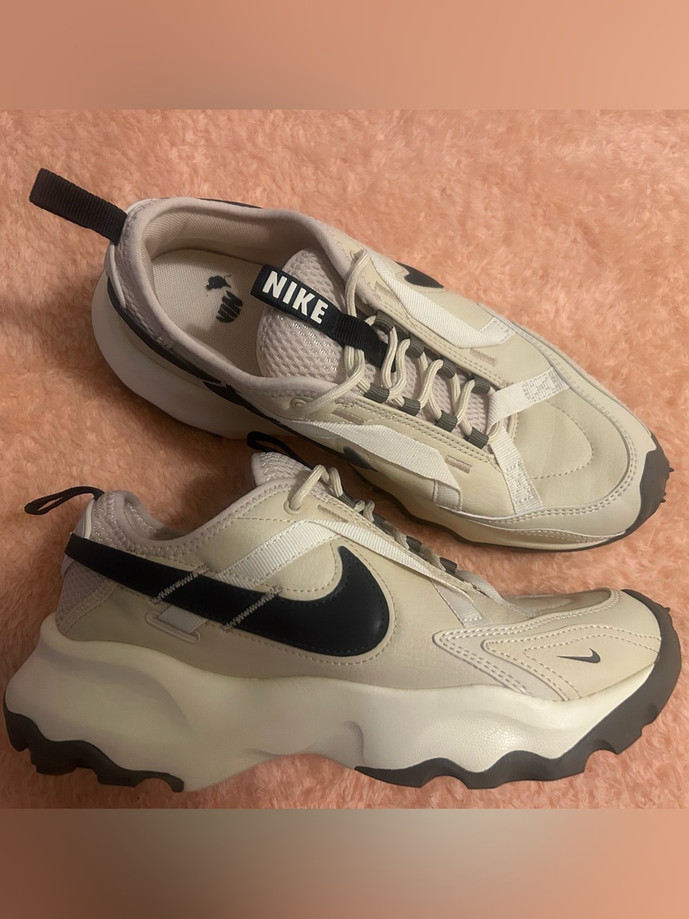 Women’s Stylish Nike TC 7900 Sneakers